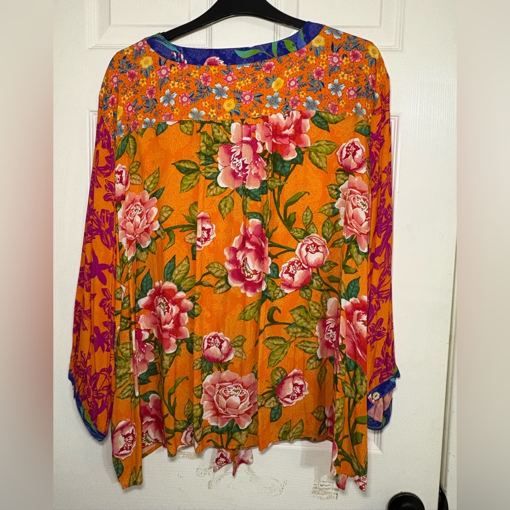 NWT - John Mark Printed Split V-Neck 3/4 Sleeve Button Front Blouse Plus-Size - Picture 5 of 12